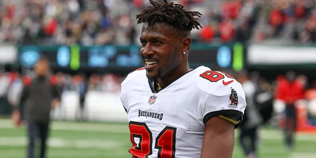 Jan 2, 2022; East Rutherford, New Jersey, USA; Tampa Bay Buccaneers wide receiver Antonio Brown (81) on the field before the game against the New York Jets during the second half at MetLife Stadium. 