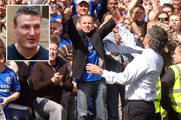 Premier League medal Jose Mourinho threw into crowd was a Chelsea player's