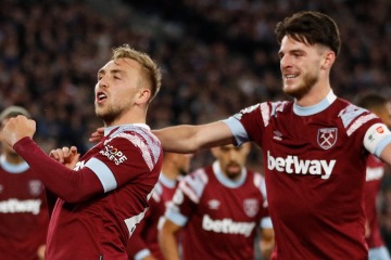 Scamacca and Bowen give struggling Hammers first home win