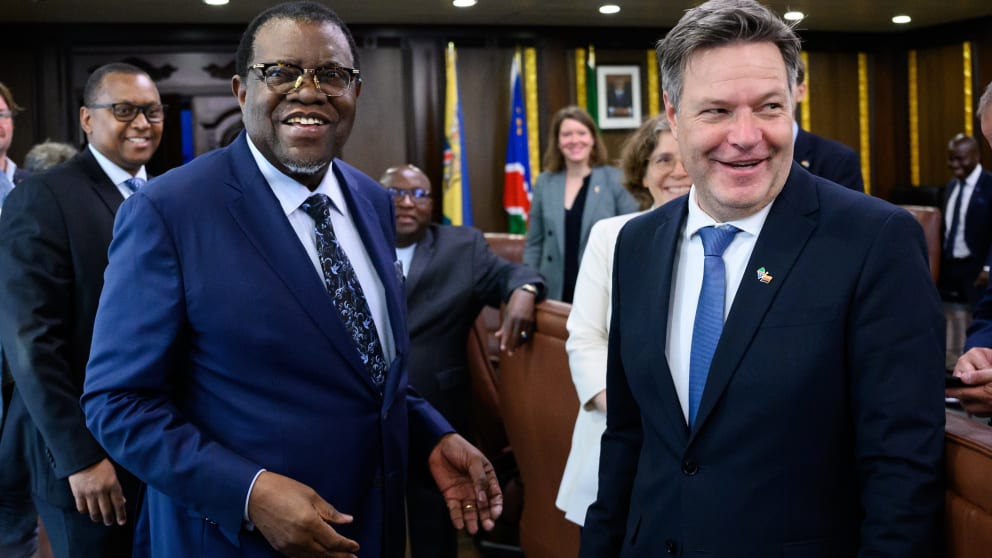 Namibia's President Hage Gottfried Geingob (left) with Economics Minister Robert Habeck in Namibia's State House