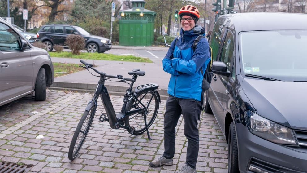 Philipp Q. (50) from Berlin-Pankow: “I think the idea is a good one because there are still few places to park bicycles.  But it will certainly lead to conflicts with drivers.