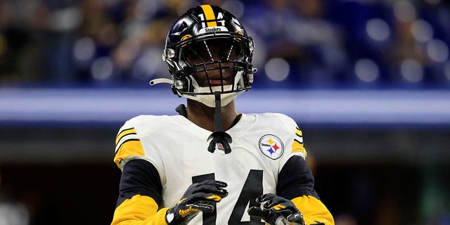 George Pickens, #14 of the Pittsburgh Steelers, warms up prior to the game against the Indianapolis Colts at Lucas Oil Stadium on Nov. 28, 2022 in Indianapolis.