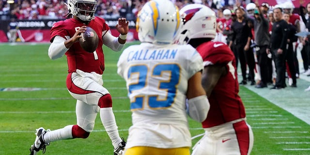 Arizona Cardinals quarterback Kyler Murray (1) scrambles for a touchdown against the Los Angeles Chargers, Nov. 27, 2022, in Glendale, Arizona.