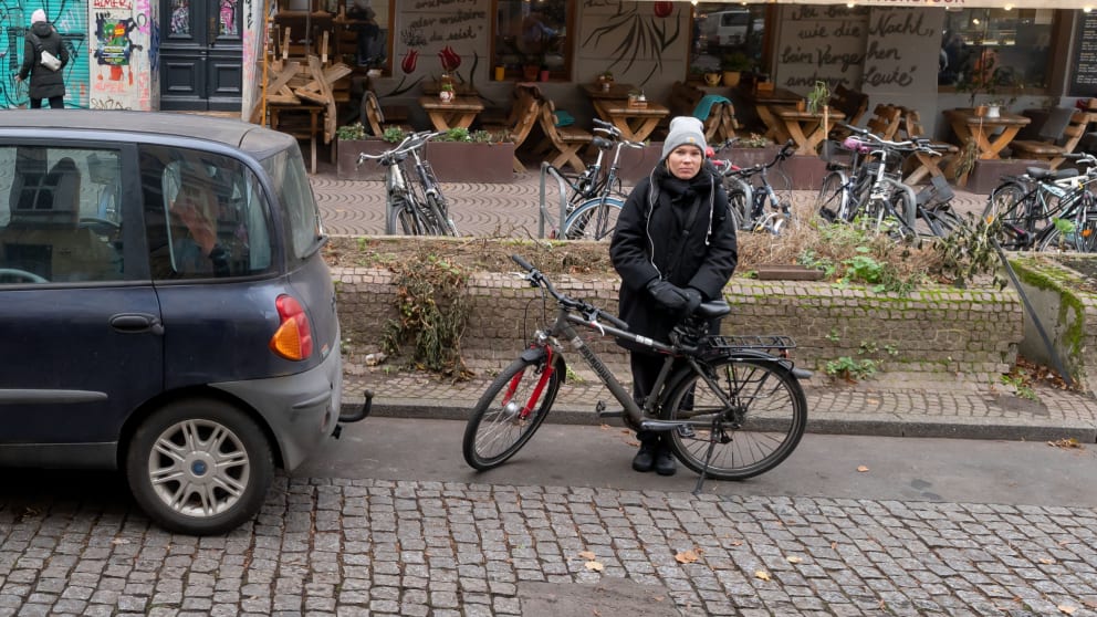 Viktoria B. (40) from Berlin-Kreuzberg: “There are far too few bicycle parking spaces here.  I think cyclists should be given more space on the road.  However, this is not a solution for expensive bicycles.  They can't be properly chained in parking lots.