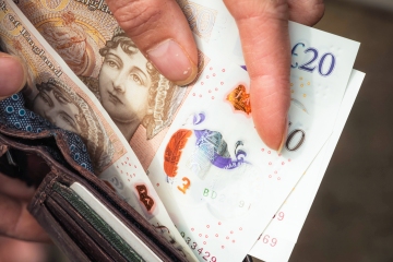 Hard-up families to get £250 free cash direct into bank accounts