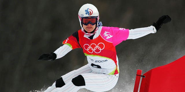 Rosey Fletcher of the U.S. competes on her way to the bronze medal in the women's snowboard parallel giant slalom finals at the 2006 Turin Winter Olympic Games Feb. 23, 2006, in Bardonecchia, Italy.  