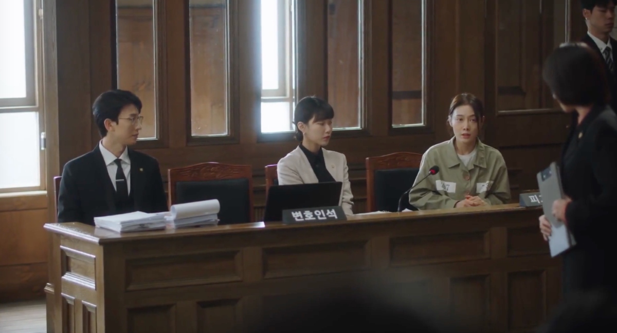 Kim Ki-young and Kim Hieora in 'Extraordinary Attorney Woo' Episode 6.