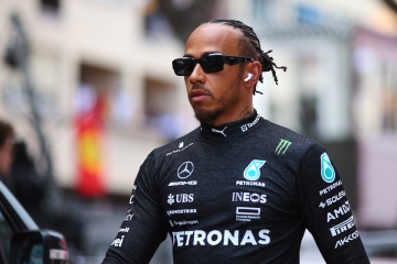Hamilton should only go to Ferrari if they almost DOUBLE salary says F1 expert