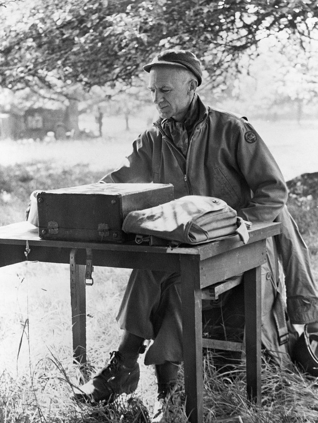 Ernie Pyle reporting