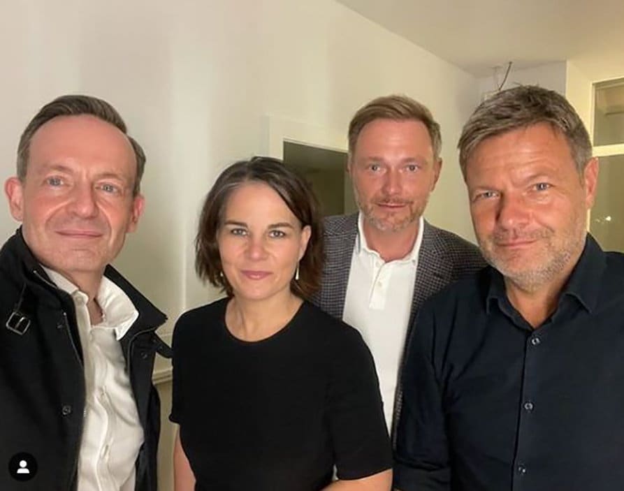 2021 Shortly after the federal elections in green-yellow preliminary talks with FDP leader Christian Lindner, the then FDP general secretary Volker Wissing and his then green co-boss Annalena Baerbock.  She defended him yesterday in the 