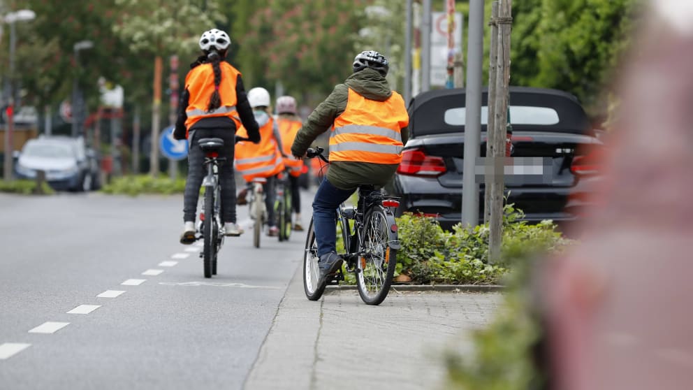 Helmets and, ideally, safety vests are important for children in traffic
