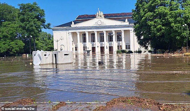 Flooding continues in the occupied Kherson region after the destruction of Kakhovka Hydroelectric Power Plant