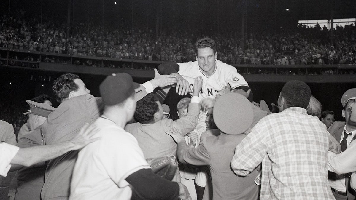 Fans carry Bobby Thomson on shoulders