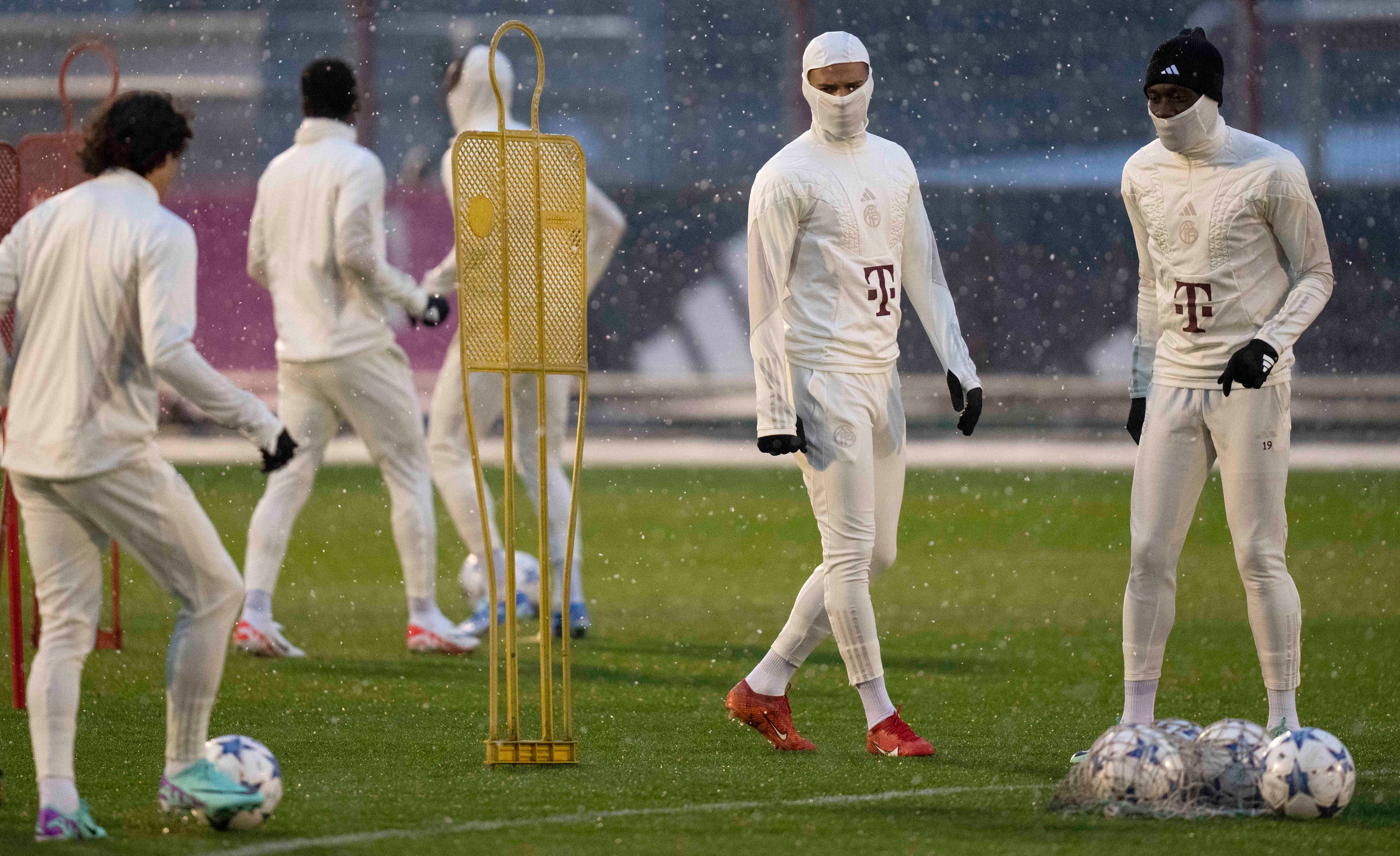 The attire of most of the Bayern players showed just how cold it was