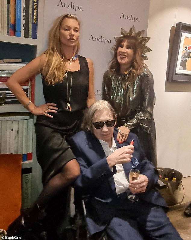 MacGowan with his wife, Victoria Mary Clarke, and Kate Moss at his artwork exhibition in London