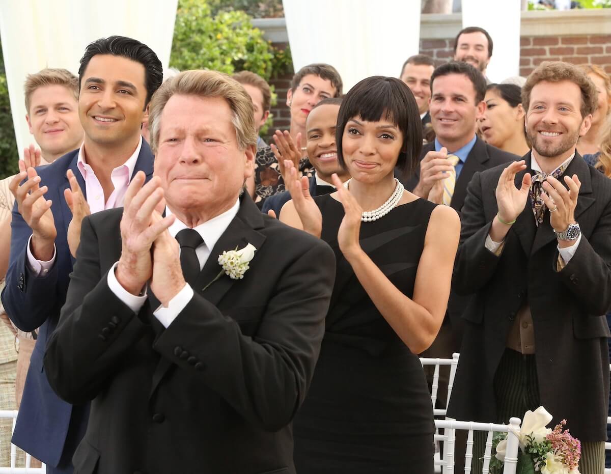 Ryan O'Neal clapping at Temperance's wedding in 'Bones'