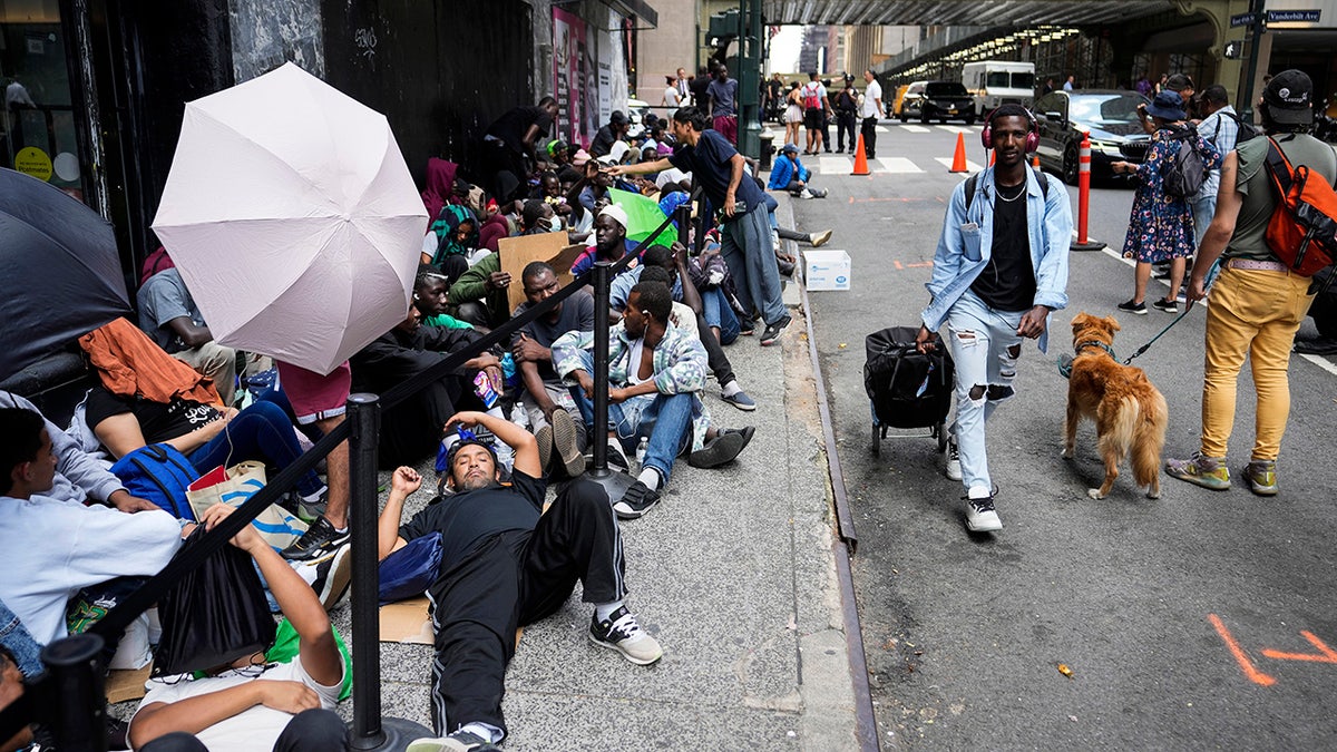 NYC migrants sleep on streets